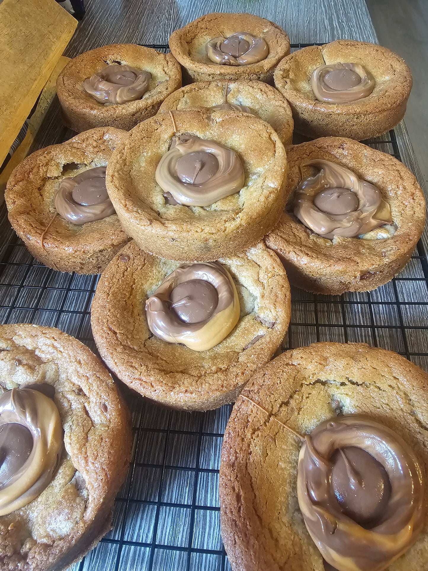 Caramel Nibbles Deep Pan Cookie (ready now)