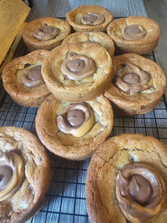 Caramel Nibbles Deep Pan Cookie (ready now)