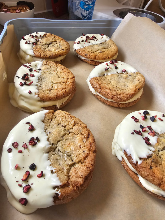 Lemon And Blueberry Cookie Sandwich (ready now)